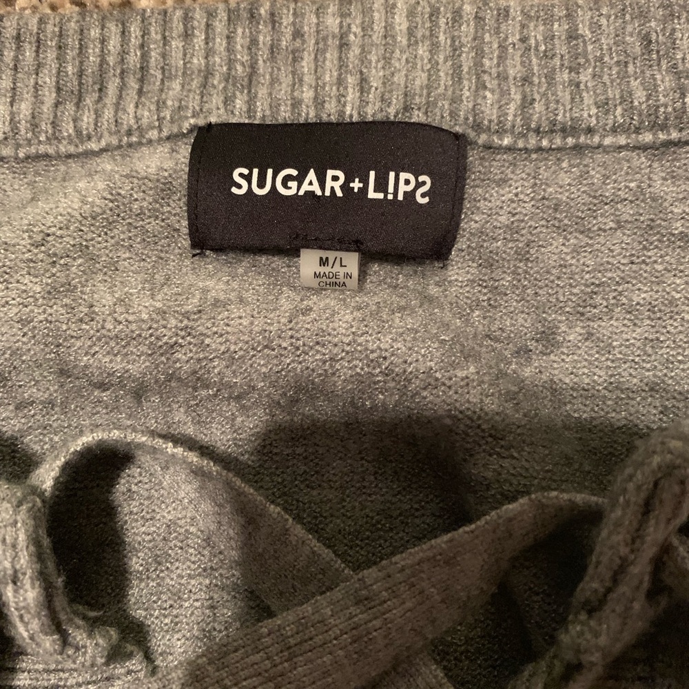 Cold shoulder sweater - Picture 2 of 2